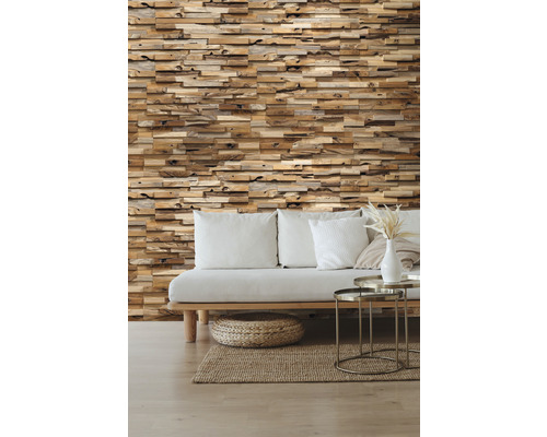 Living cu panouri de perete din lemn, canapea și măsuță laterală