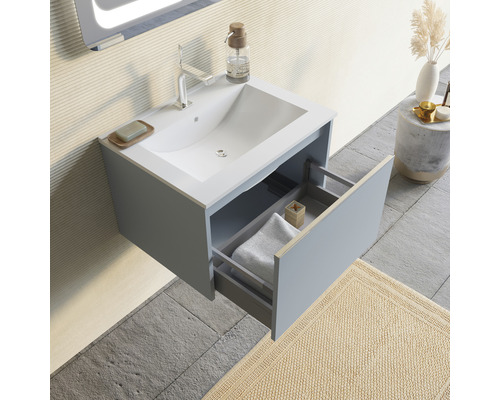 Mobilier de lavabo cu sertar deschis în baie