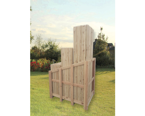 Elemente din lemn pentru gard de intimitate în grădină