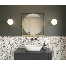 Baie cu lavoar, oglindă și iluminat cu design modern