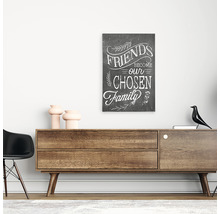 Decoratiune de perete cu inscriptia ''Prietenii devin familie''