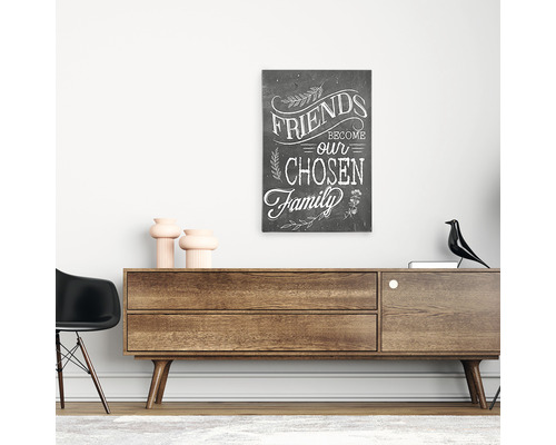 Decoratiune de perete cu inscriptia ''Prietenii devin familie''