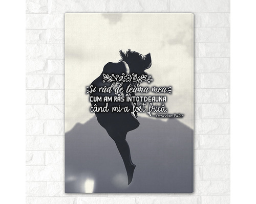 Imprimeu pe pânză cu silueta unei femei și un citat