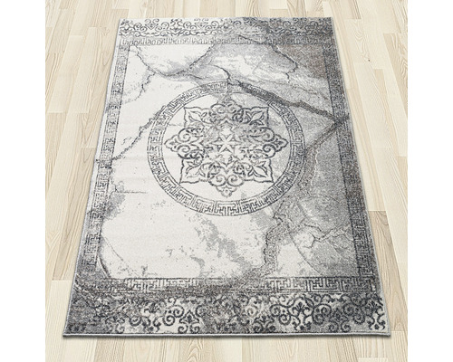 Covor cu model de marmură și detalii ornamentale