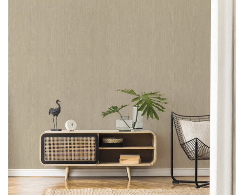 Scenă cu tapet texturat bej în camera de zi