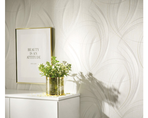 Tapet cu model grafic în camera de zi