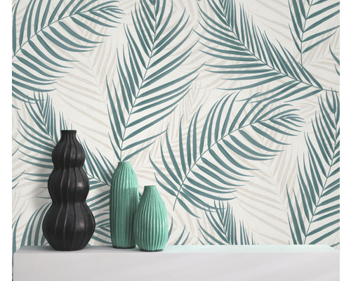 Tapetă decorativă cu model de palmier și vaze pe un raft