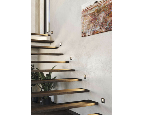 Scară cu lumini LED încorporate pentru iluminare