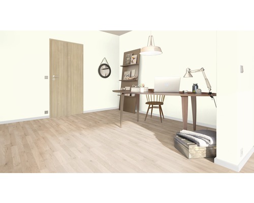 Cameră luminoasă cu podea din lemn, birou și ușă