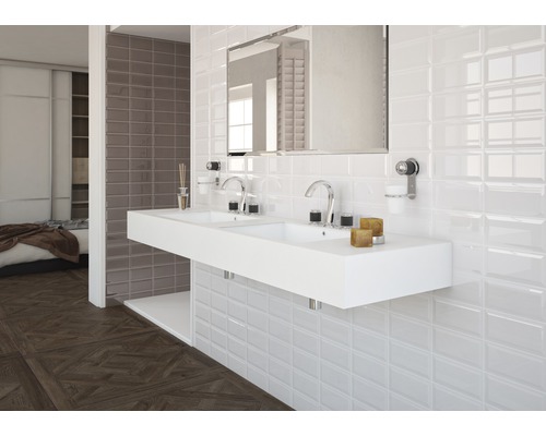 Baie cu lavoar dublu, oglindă și faianță