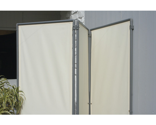 Paravan din material textil cu cadru metalic