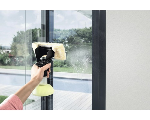 Curățare geamuri cu aspirator pentru geamuri
