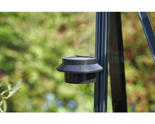 Lumină solară pentru fixare pe cadrul serei