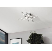 Plafonieră modernă cu design în formă de cruce montată pe tavan