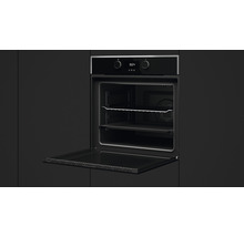 Cuptor încorporabil cu ușa deschisă, cu grătar și tavă de copt