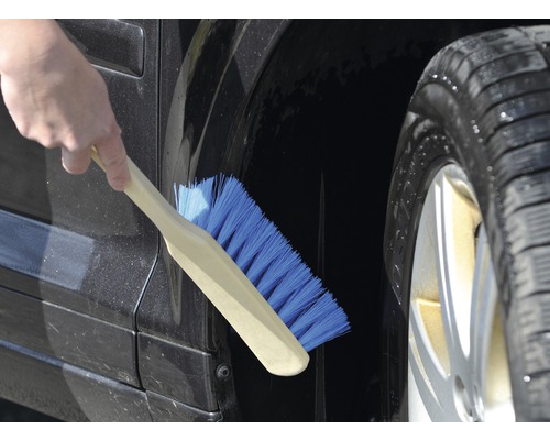 Peria de spălat auto curăță o mașină