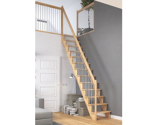 Scară din lemn cu balustradă într-un spațiu de locuit modern