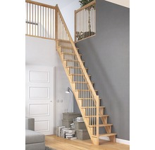 Scară din lemn cu balustradă într-un spațiu de locuit luminos și modern.