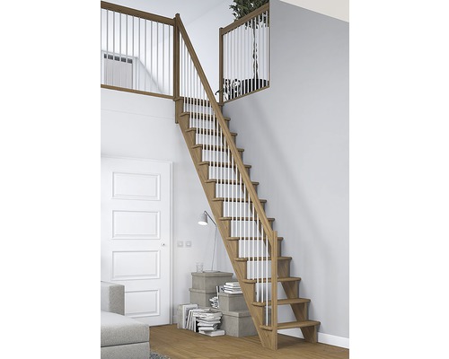 Scară din lemn cu balustradă în interior