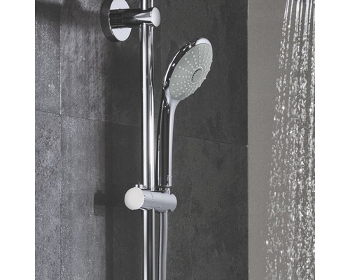 Bară de duș cu duș de mână și apă curgătoare