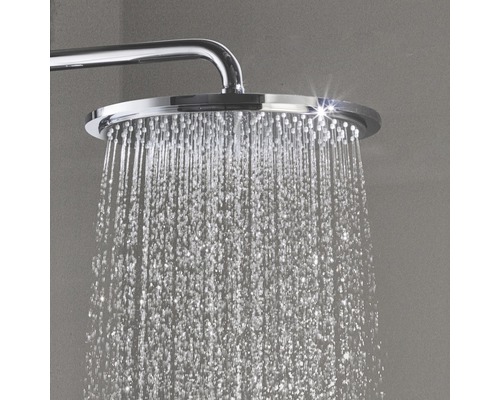 Duș tip ploaie cu jet de apă în baie