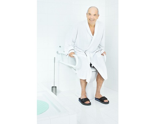 Baie pentru seniori cu toaletă și bară de sprijin