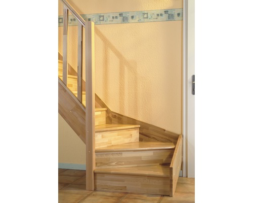 Scară din lemn cu balustradă pentru interior