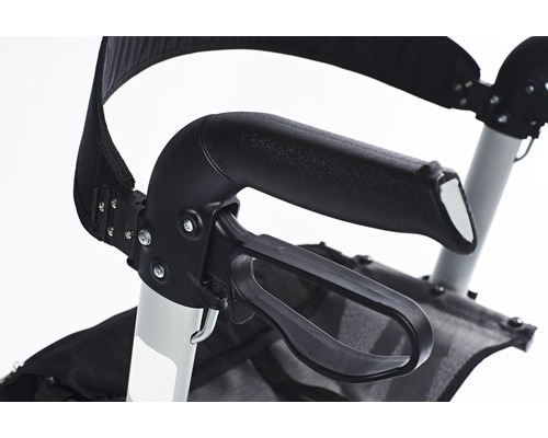 Prim-plan cu un mâner și o curea de susținere pe un dispozitiv de transport