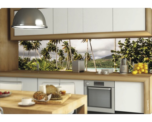 Panou de protecție pentru bucătărie cu motiv de plajă tropicală într-o bucătărie modernă