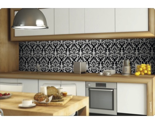 Scenă de bucătărie cu fundal cu model floral