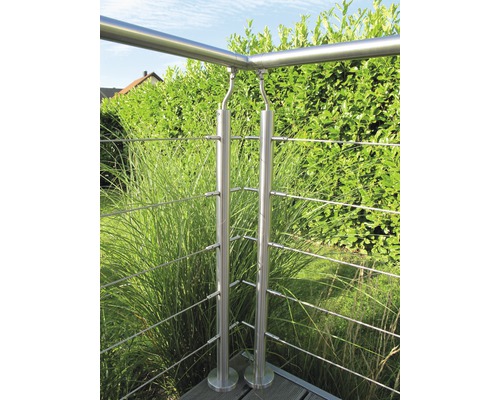 Balustradă din oțel inoxidabil cu cabluri de sârmă pe o terasă