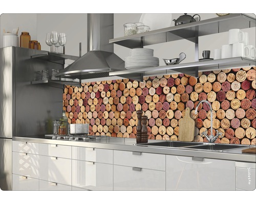 Panou de protecție pentru bucătărie cu model de plută într-o bucătărie modernă.