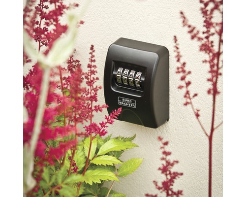 Seif de chei cu cod numeric și logo Burg Wächter pe un perete