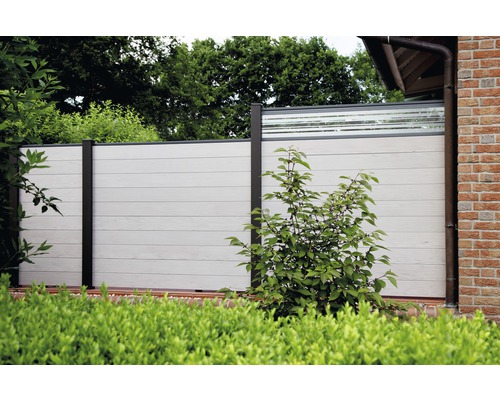 Gard de grădină din lemn și sticlă pentru delimitarea proprietății