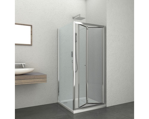 Cabină de duș pe colț cu ușă pivotantă și cap de duș într-o baie