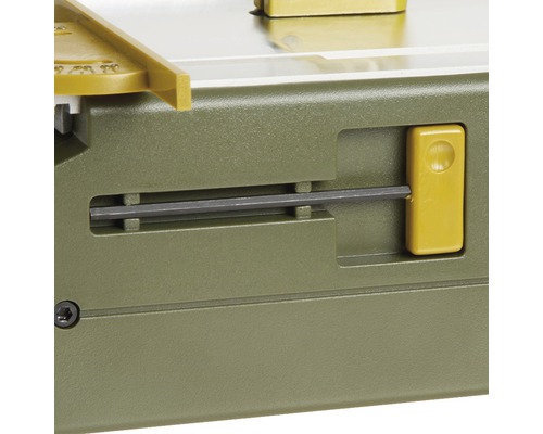 Imagine detaliată cu un ferăstrău vertical cu reglarea sculei