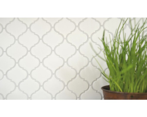 Model de plăci albe în stil arab