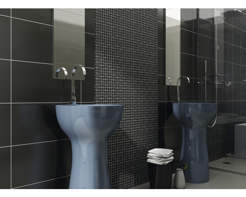 Baie modernă cu chiuvete, faianță și duș