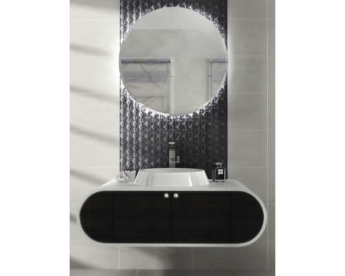 Baie modernă cu oglindă rotundă, lavoar și dulap inferior întunecat.