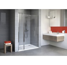 Baie modernă cu cabină de duș, lavoar și faianță gri