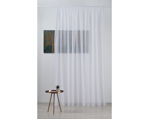 Fulare decorative din țesătură voal cu bandă de încrețire în fața peretelui