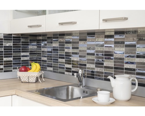 Chiuvetă de bucătărie cu faianță mozaic și ustensile de bucătărie