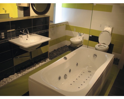 Baie cu cadă, chiuvetă, bideu și toaletă