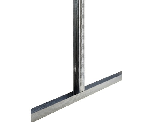 Prim-plan cu profile de tavan din metal