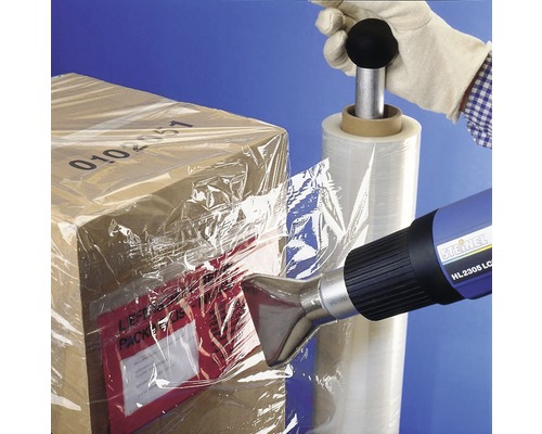 Ambalarea unui carton cu folie termocontractibilă și un pistol cu aer cald marca Steinel
