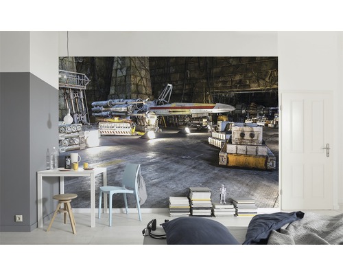 Cameră cu fototapet Star Wars cu navă spațială într-o scenă de atelier