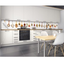 Protecție perete bucătărie cu motiv de condimente în bucătărie modernă