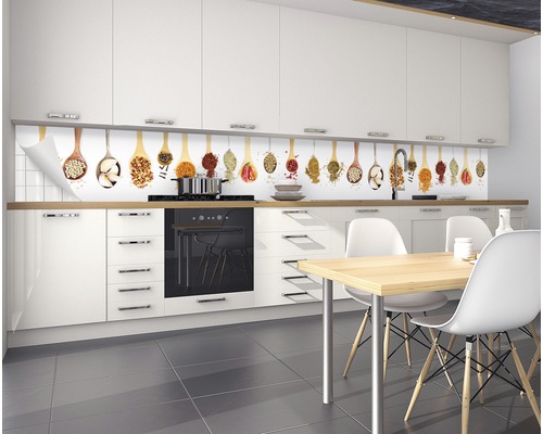 Protecție perete bucătărie cu motiv de condimente în bucătărie modernă