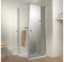 Cabină de duș cu perete de sticlă transparentă și cadru cromat în baie