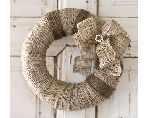 Coroniță decorativă pentru ușă cu fundă și ornament floral